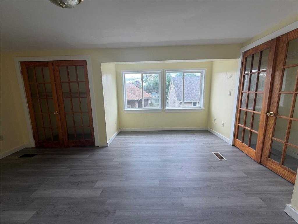 79 Baker St #4 - Photo 3 of 5