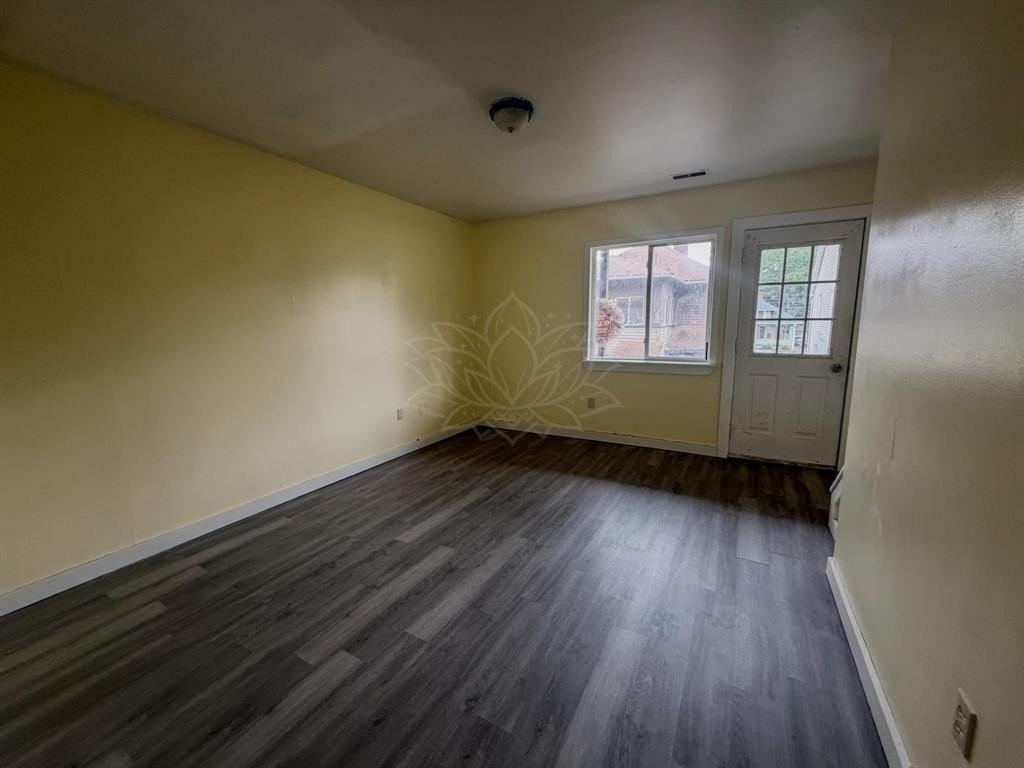 79 Baker St #4 - Photo 5 of 5