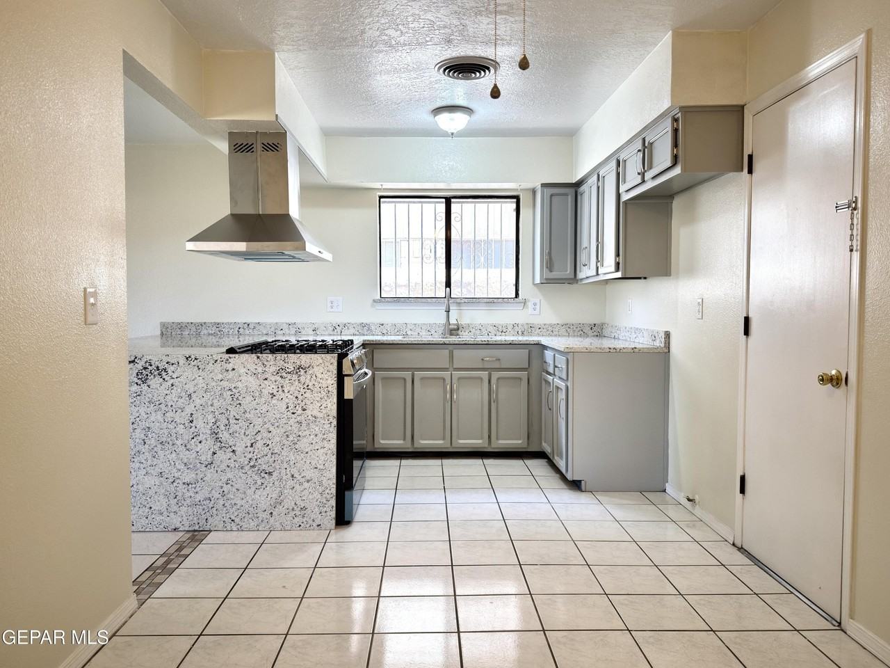 1817 Hugh Royer Pl - Photo 5 of 42
