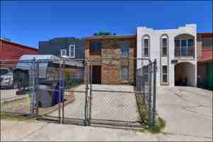 featured image of 10605 Kinross Ave #B
