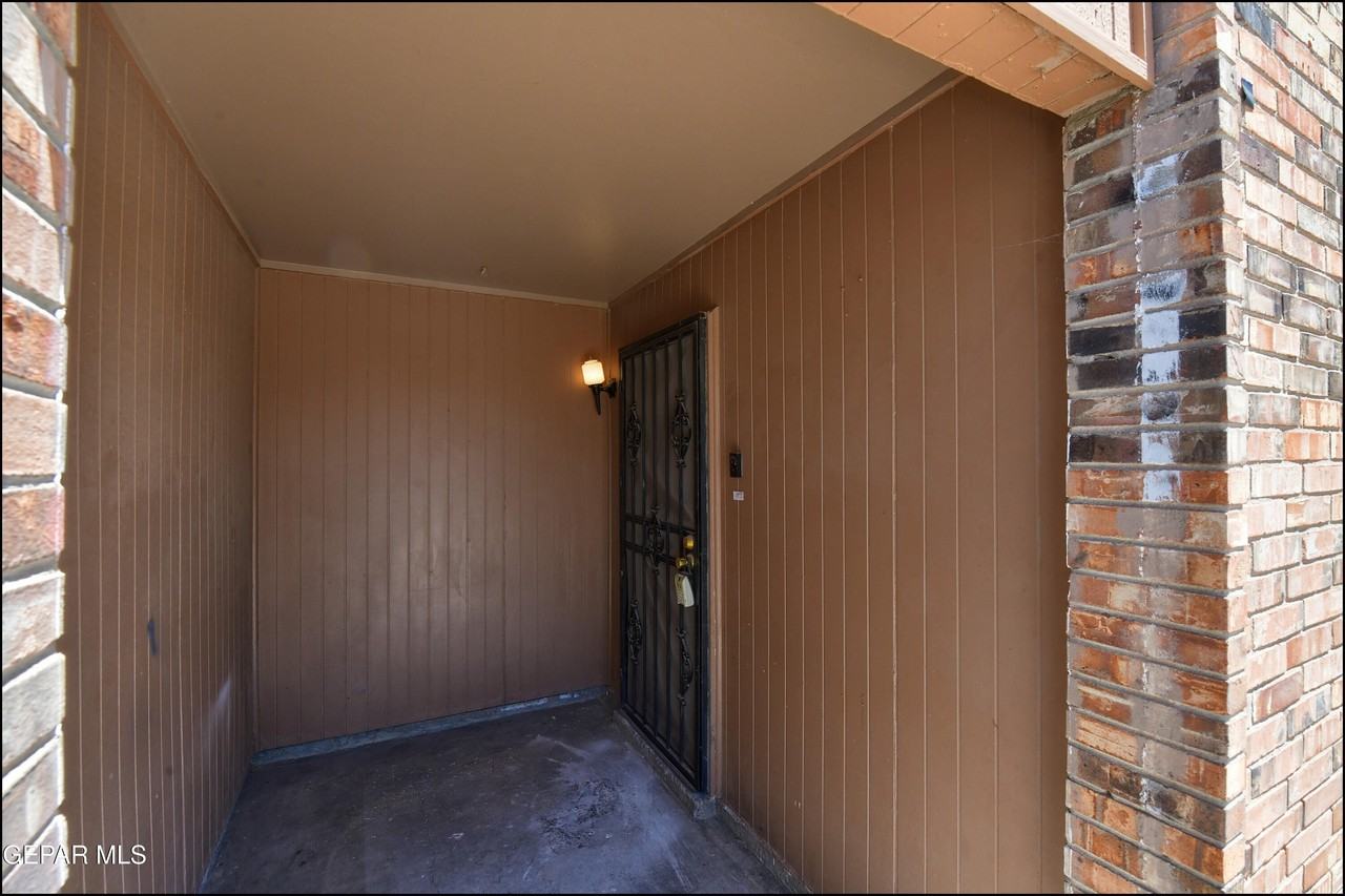 10605 Kinross Ave #B - Photo 3 of 19