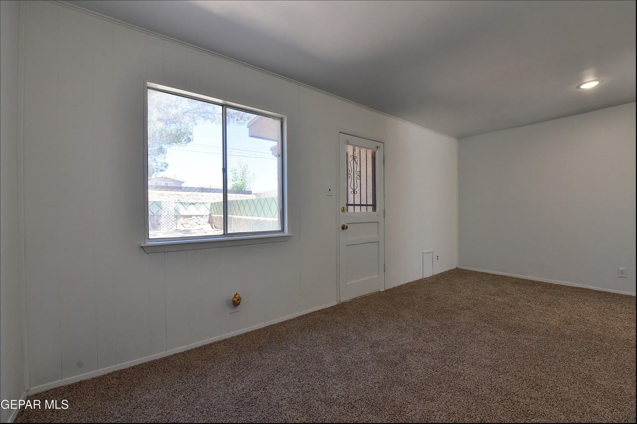 10605 Kinross Ave #B - Photo 6 of 19