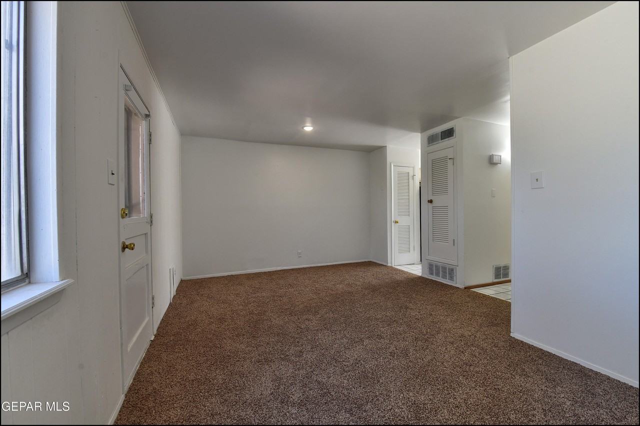 10605 Kinross Ave #B - Photo 7 of 19