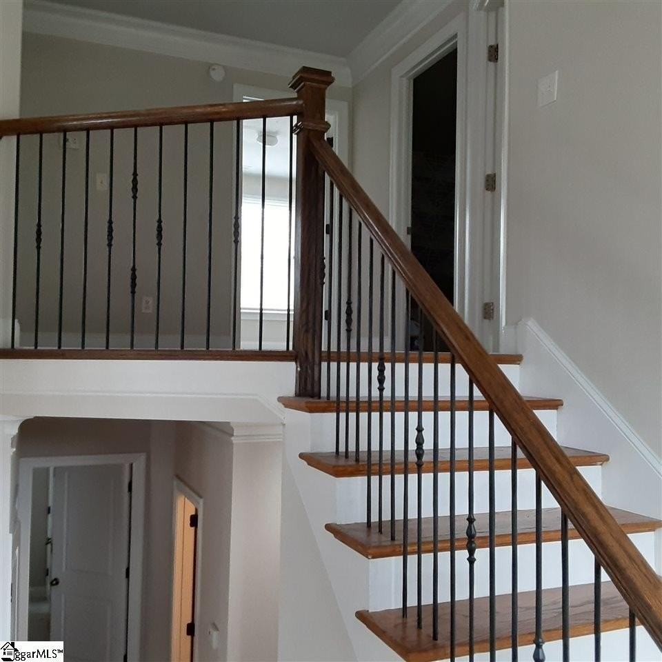 110 Asbury Ave - Photo 5 of 17