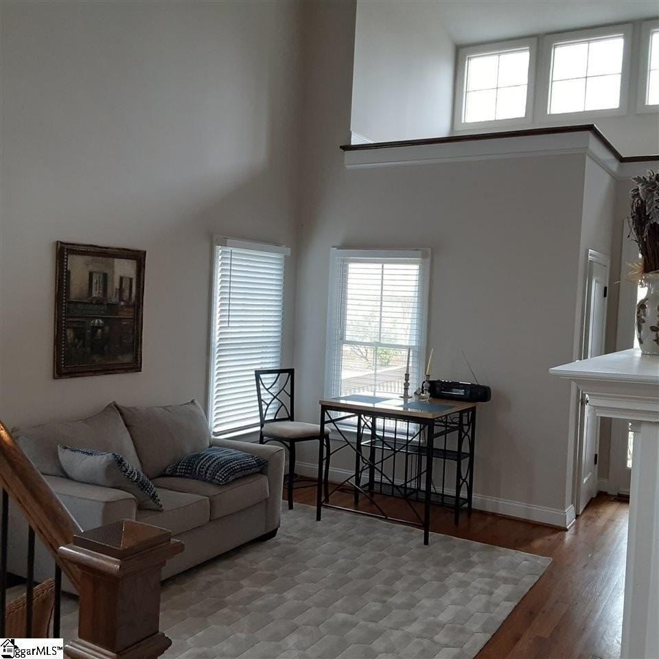 110 Asbury Ave - Photo 6 of 17
