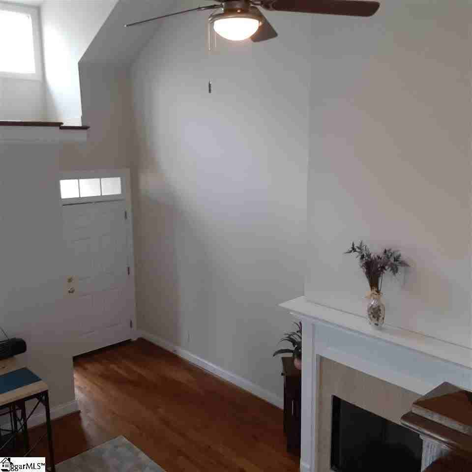 110 Asbury Ave - Photo 7 of 17