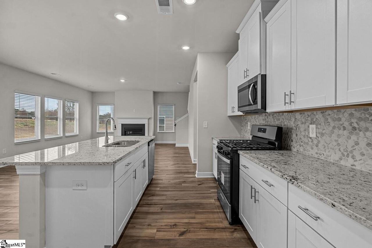 403 Redear Rd - Photo 3 of 17