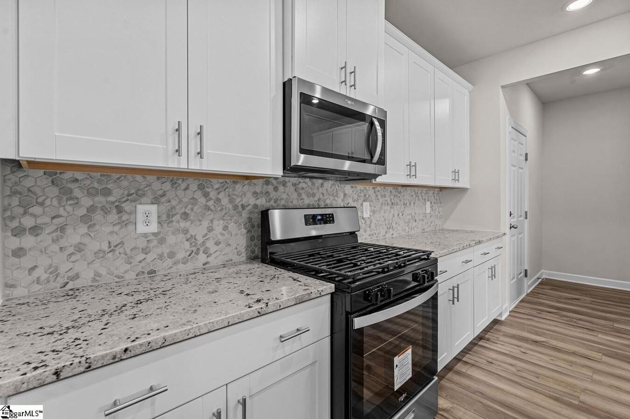 403 Redear Rd - Photo 4 of 17