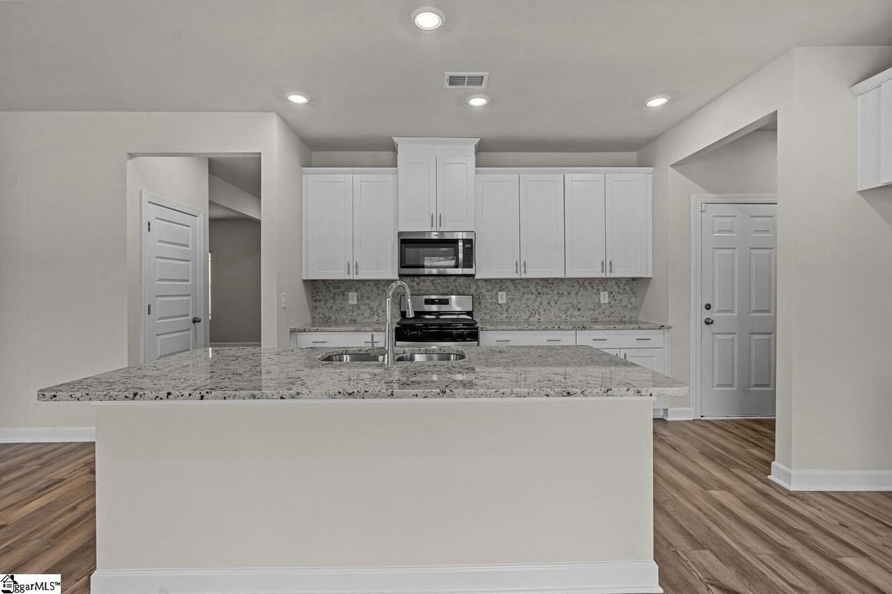 403 Redear Rd - Photo 5 of 17