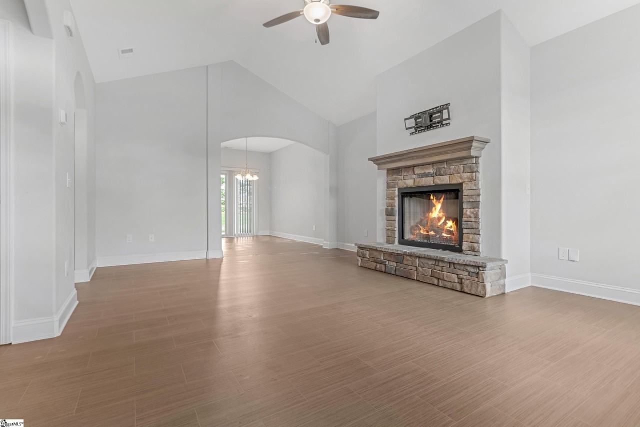 2319 Davenport Ct - Photo 4 of 37