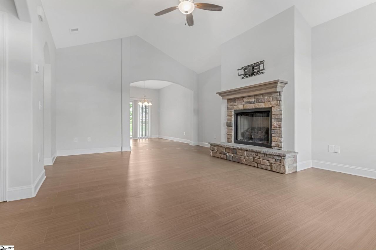 2319 Davenport Ct - Photo 5 of 37