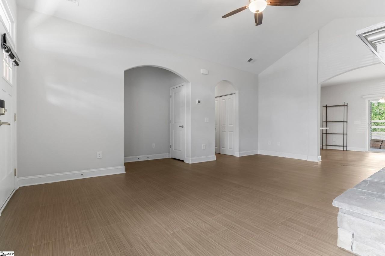 2319 Davenport Ct - Photo 6 of 37