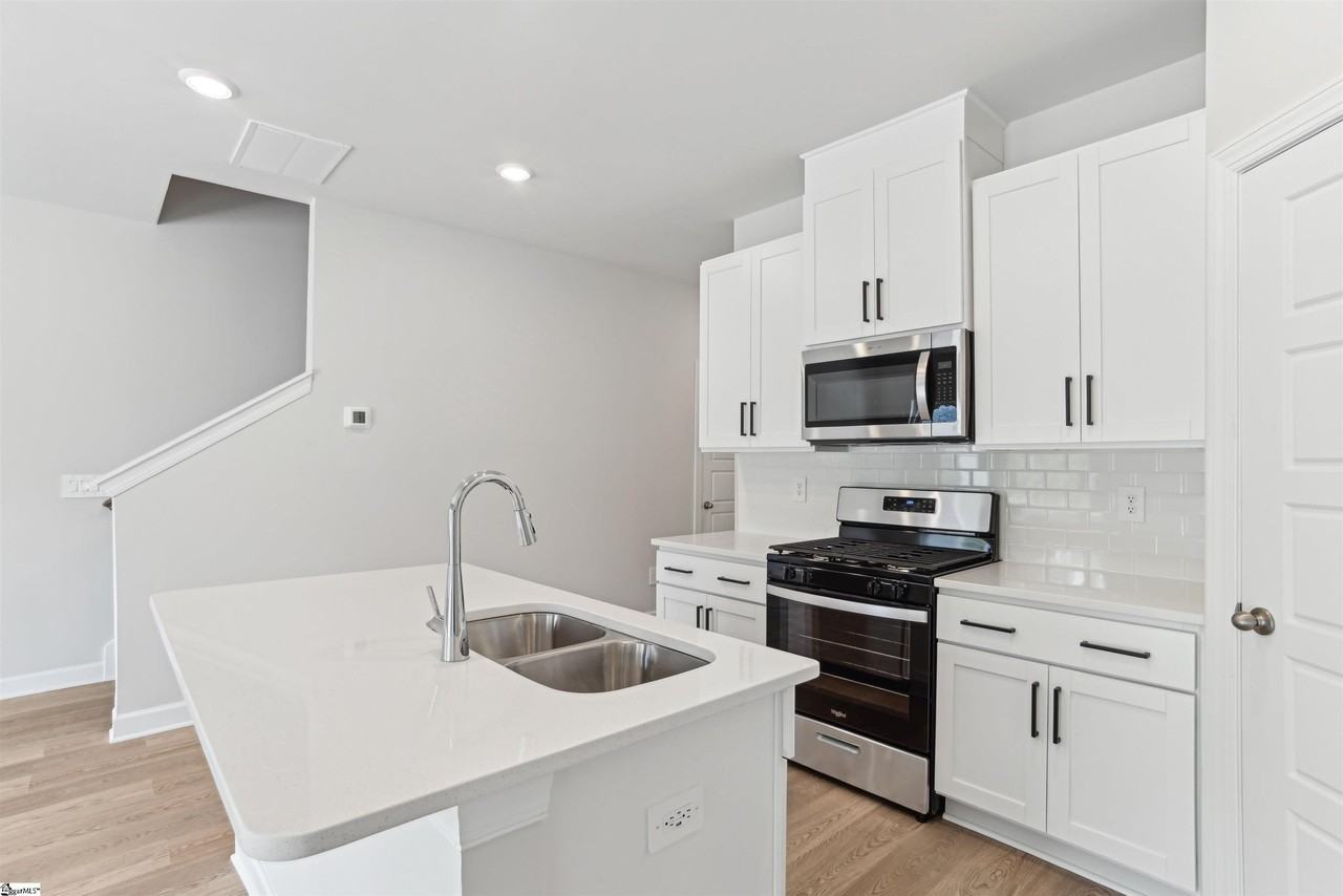 7 Gramercy Woods Ln - Photo 3 of 7