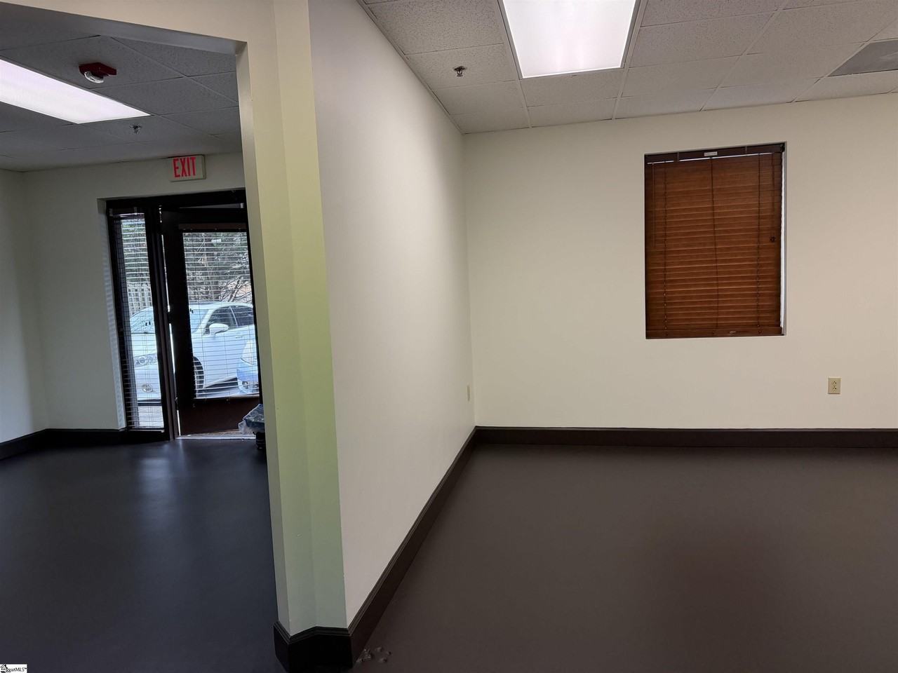 1322 E Washington St - Photo 4 of 8