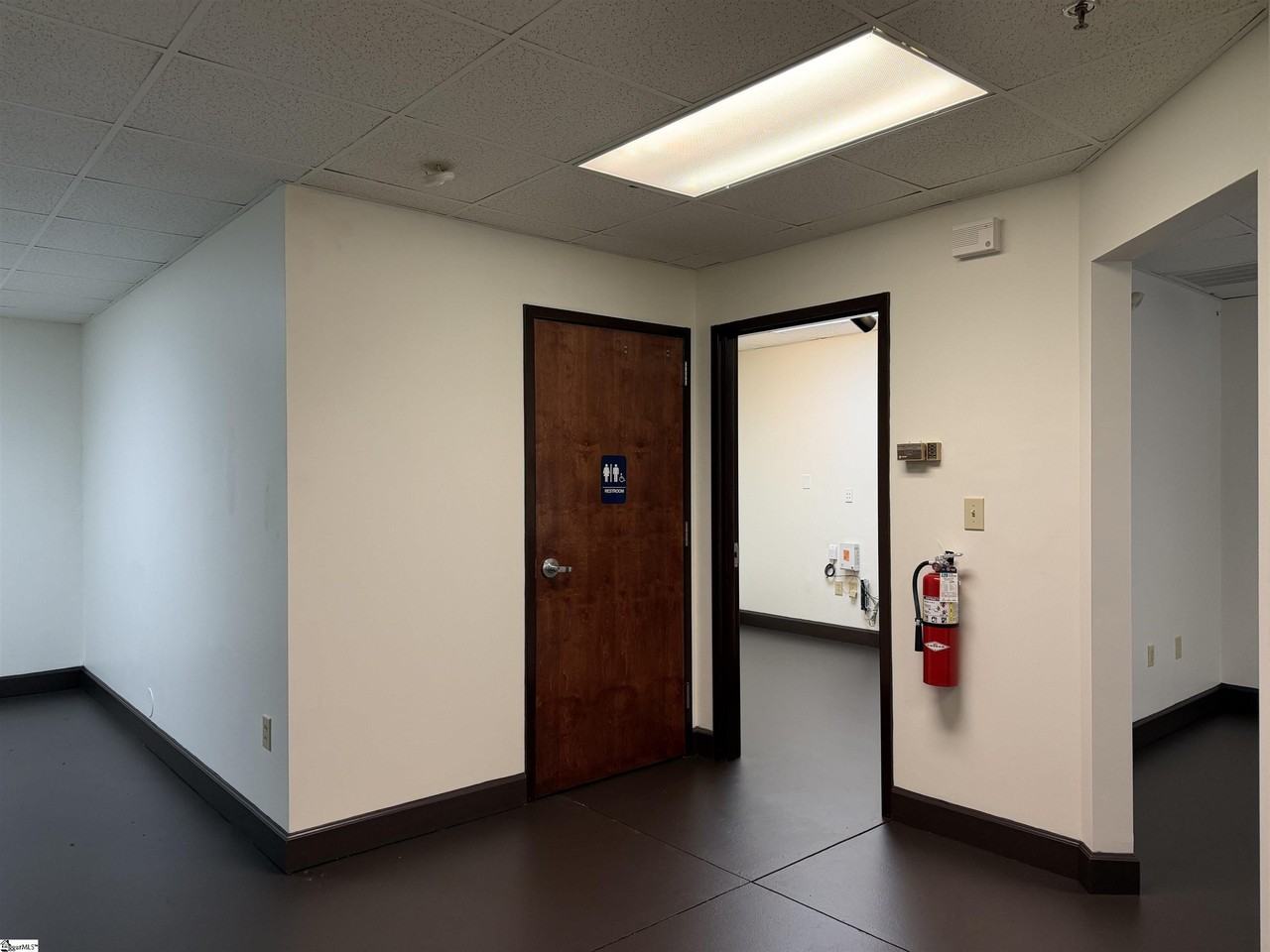 1322 E Washington St - Photo 5 of 8