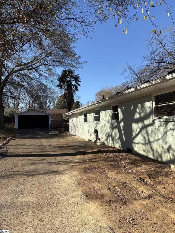 102 Muse Cir - Photo 3 of 12