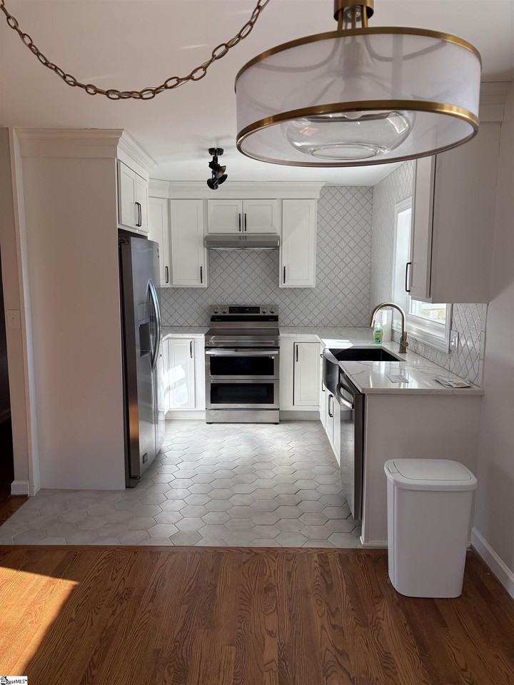 102 Muse Cir - Photo 4 of 12