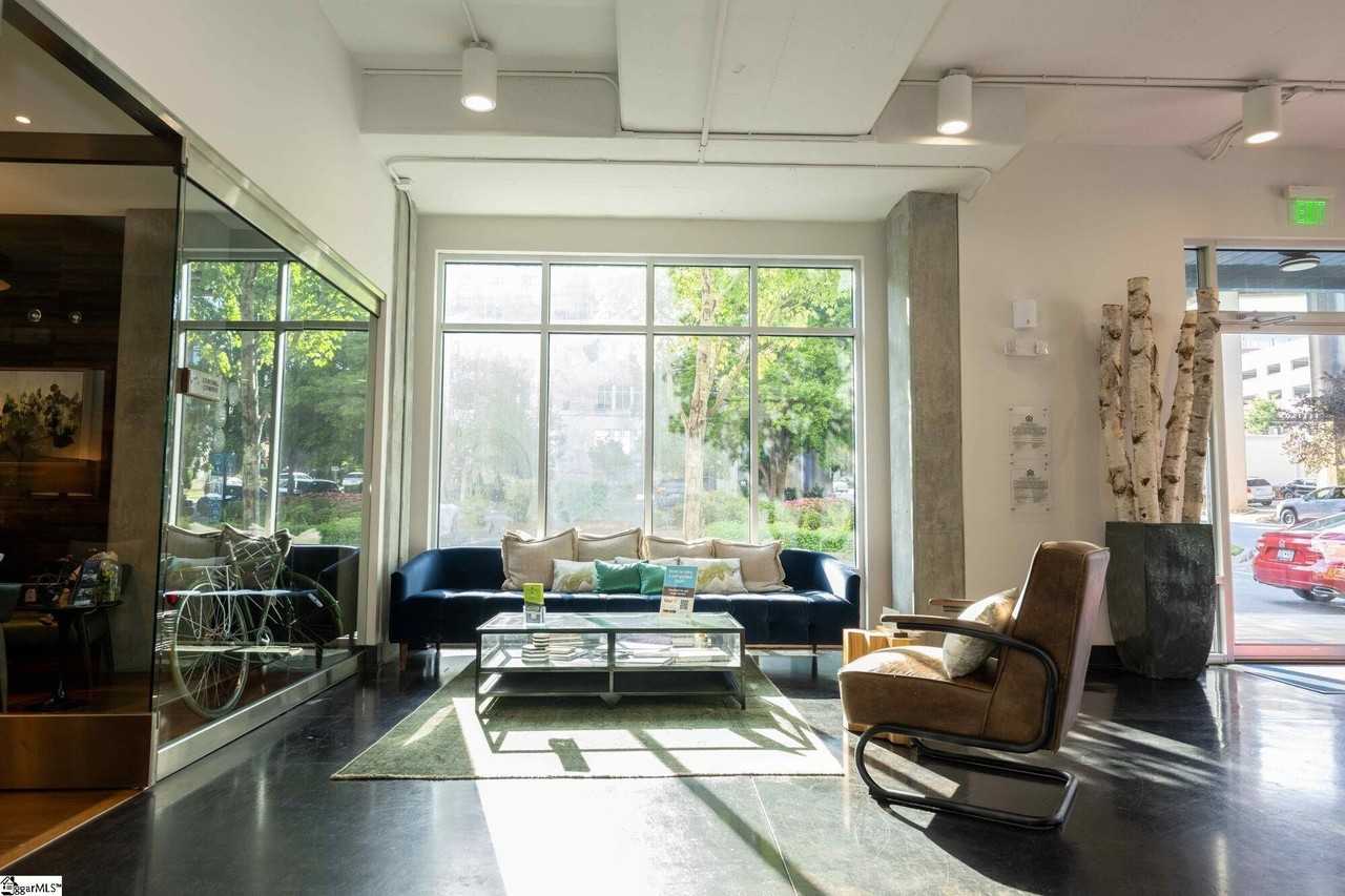 212 E Broad St - Photo 7 of 26