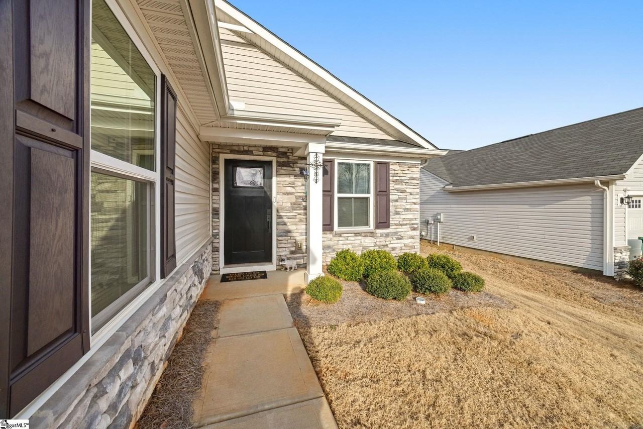 689 Hardwood Dr - Photo 3 of 26