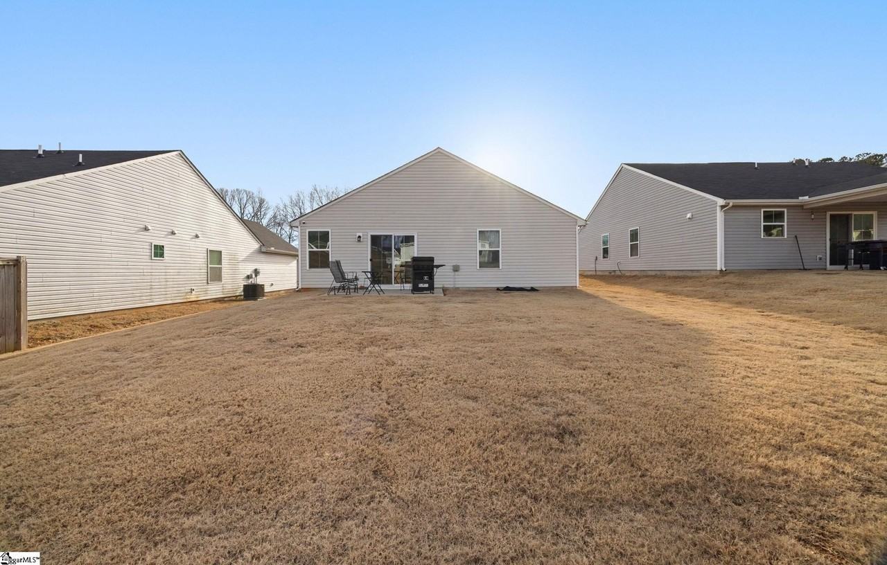 689 Hardwood Dr - Photo 4 of 26