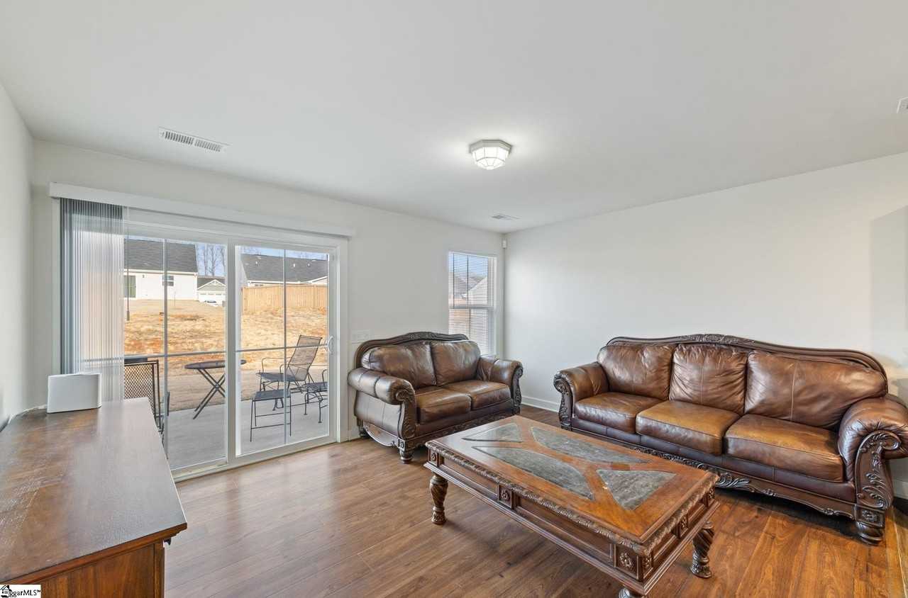 689 Hardwood Dr - Photo 6 of 26