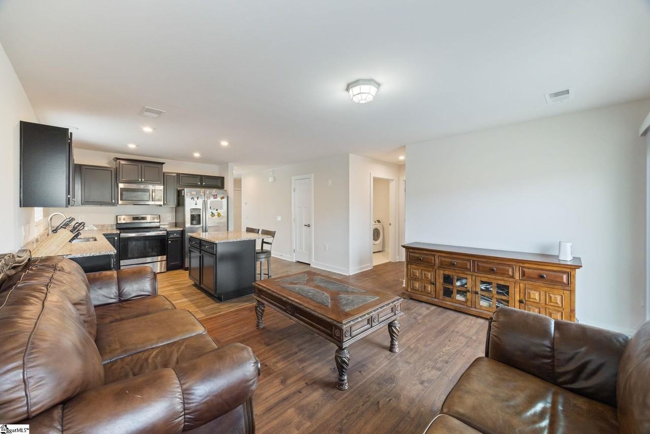 689 Hardwood Dr - Photo 7 of 26