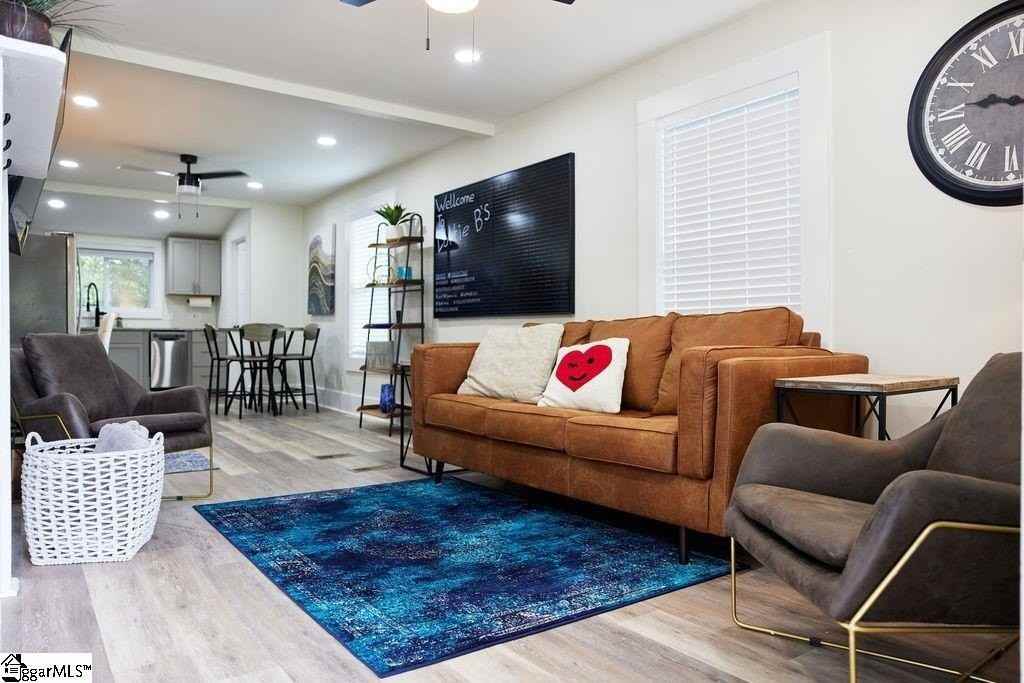4 Lindberg Ave - Photo 6 of 36