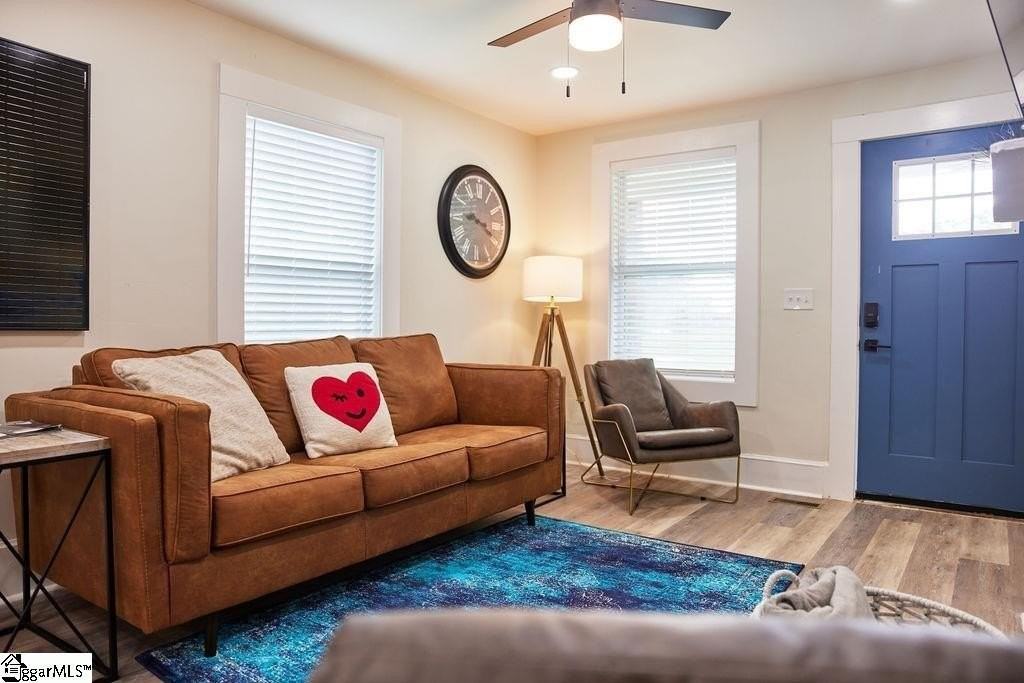 4 Lindberg Ave - Photo 7 of 36