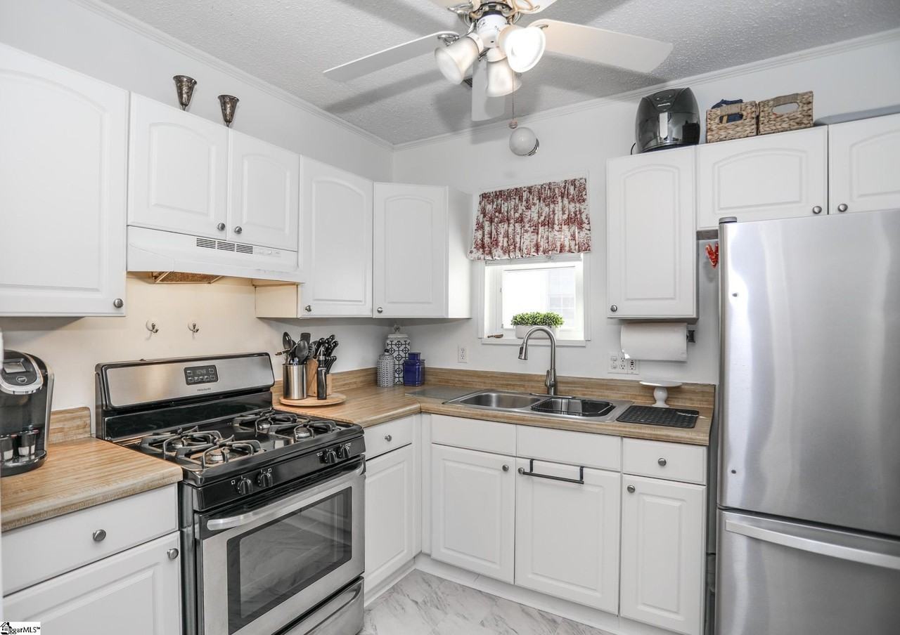 107 Brookdale Ave - Photo 3 of 17
