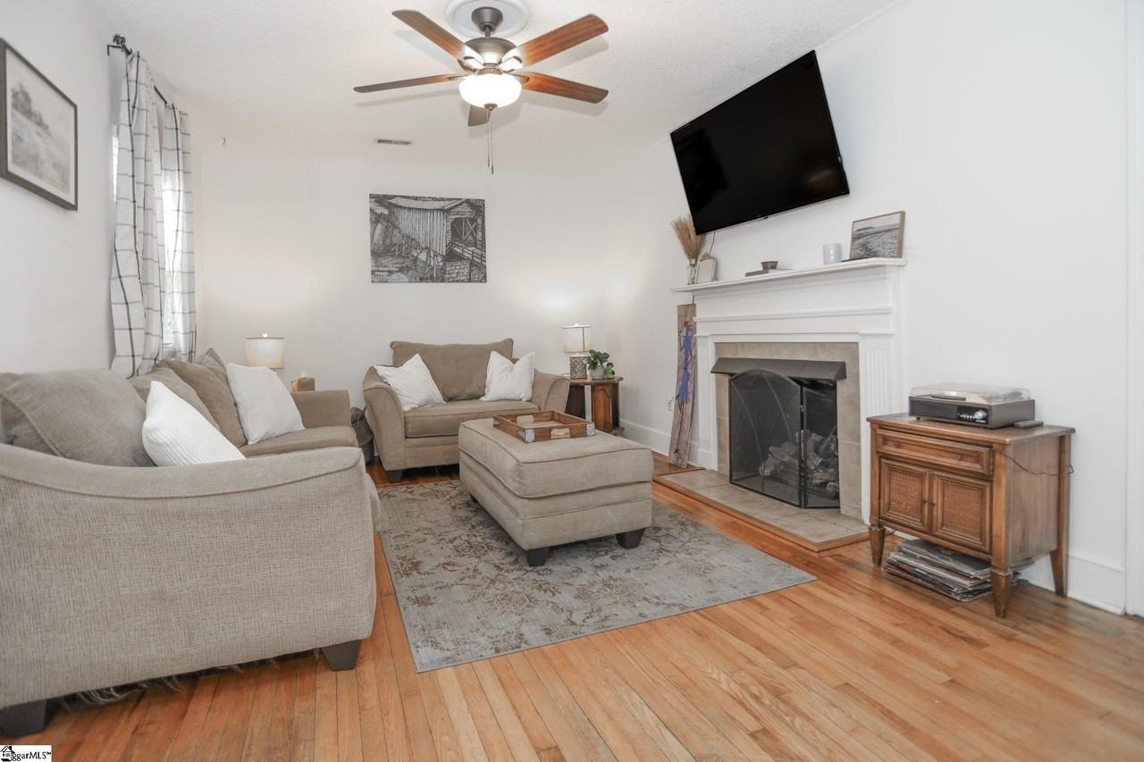 107 Brookdale Ave - Photo 4 of 17