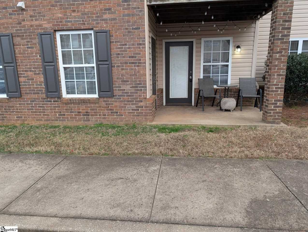 220 Outlook Dr Apt A - Photo 2 of 10