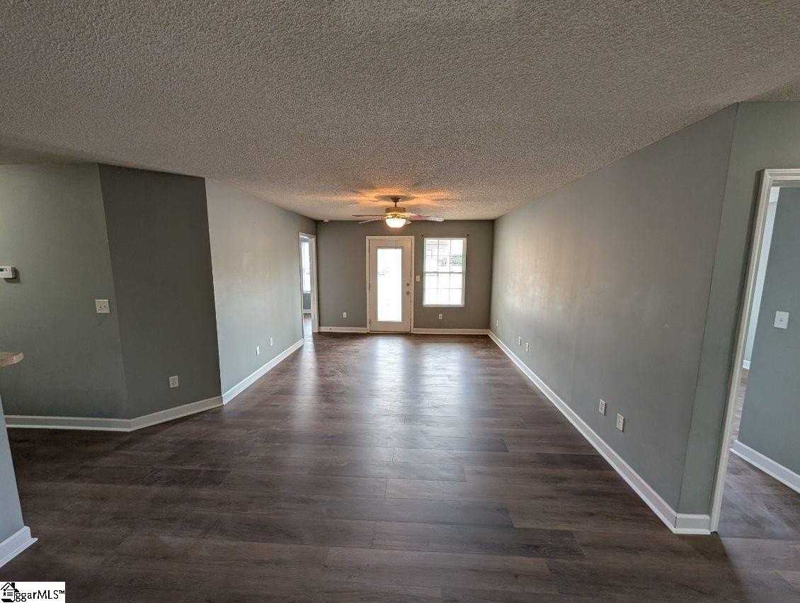 220 Outlook Dr Apt A - Photo 3 of 10