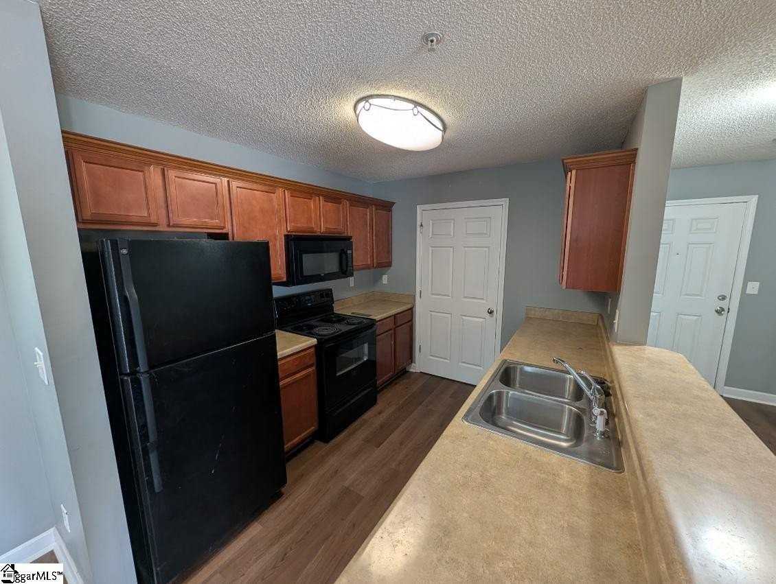 220 Outlook Dr Apt A - Photo 4 of 10