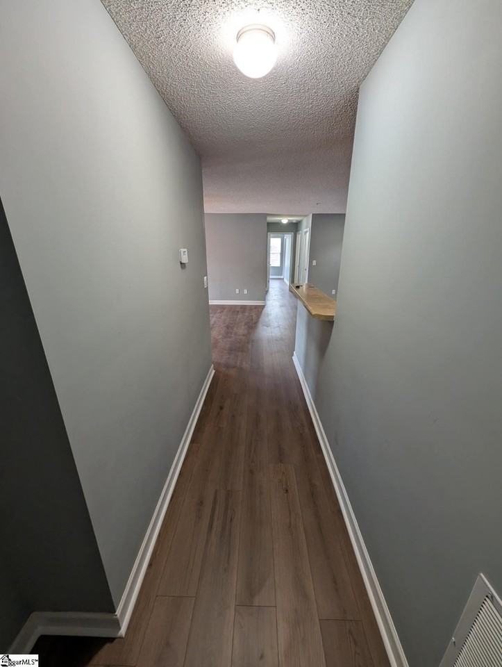 220 Outlook Dr Apt A - Photo 7 of 10