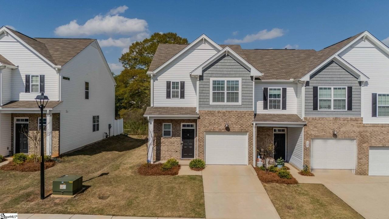 14 Loebner Ln - Photo 2 of 42