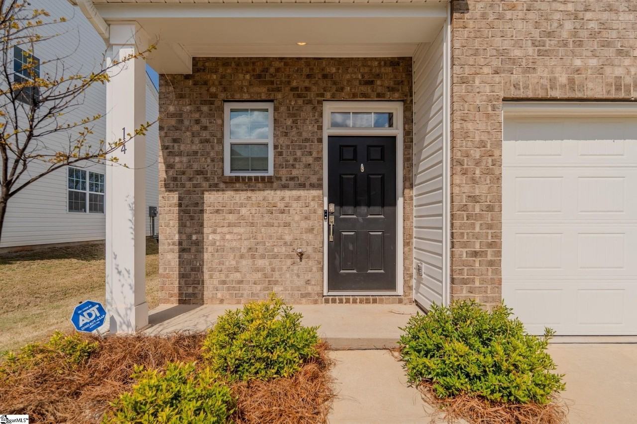 14 Loebner Ln - Photo 3 of 42