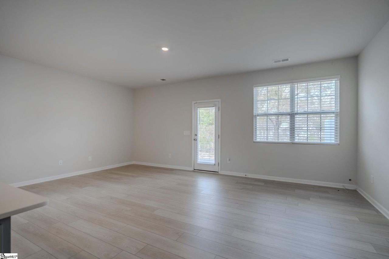 14 Loebner Ln - Photo 7 of 42