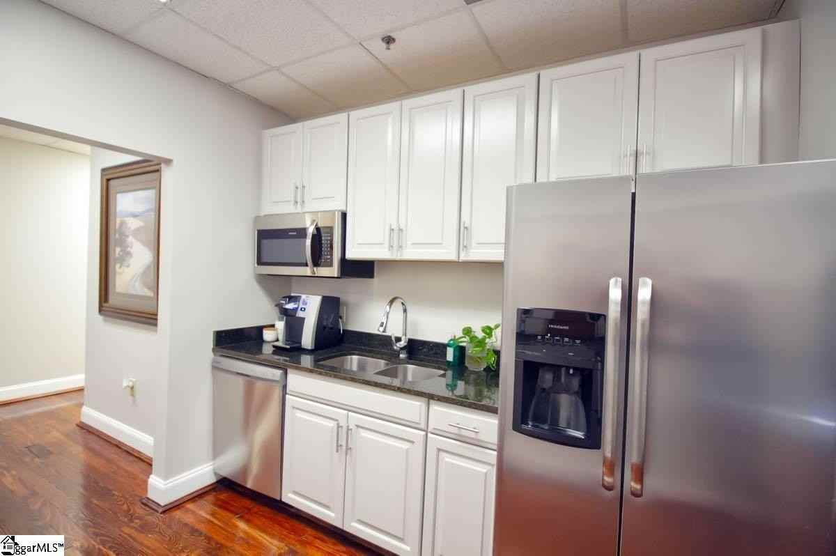 200 N Main St - Photo 4 of 7