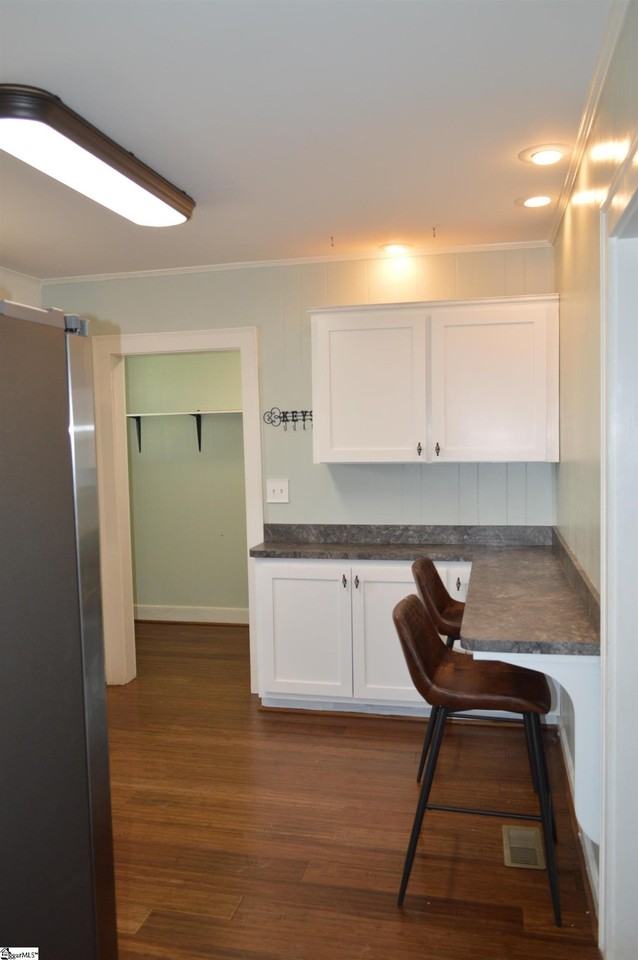 207 E Fairview Ave - Photo 5 of 18