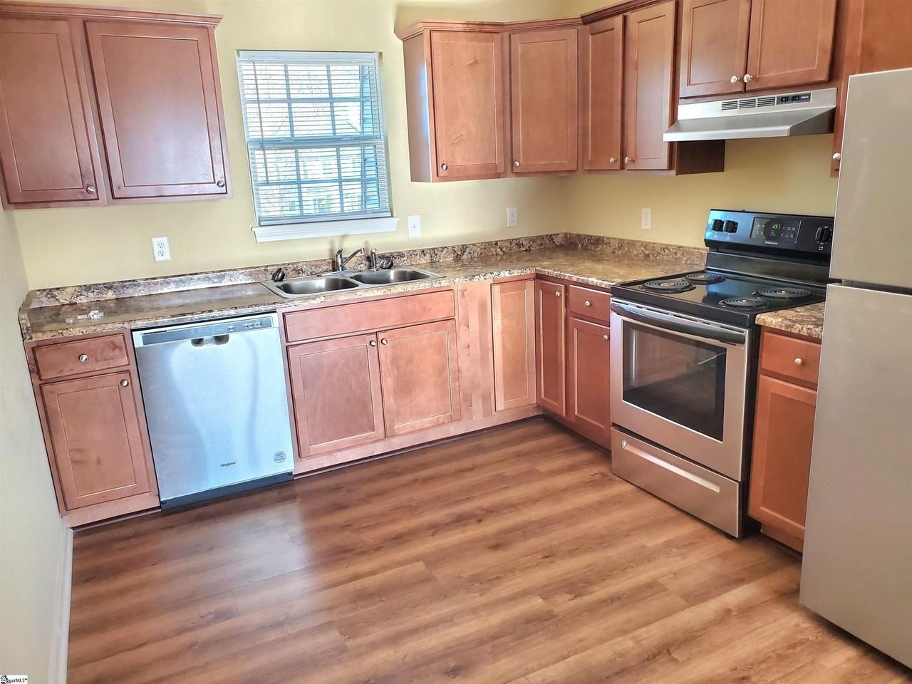 713 E Curtis St #19 - Photo 3 of 19