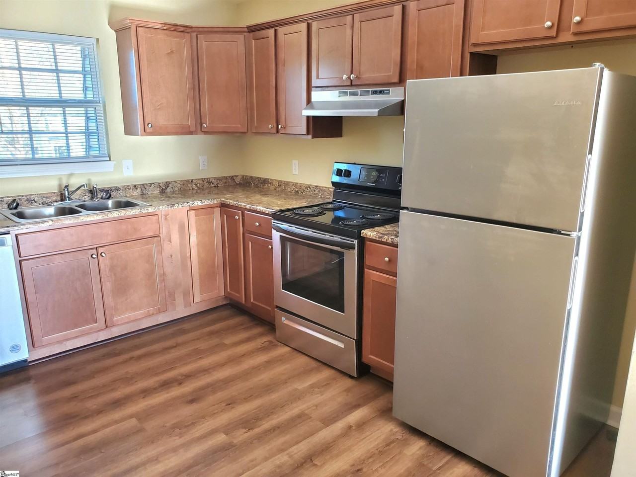 713 E Curtis St #19 - Photo 4 of 19