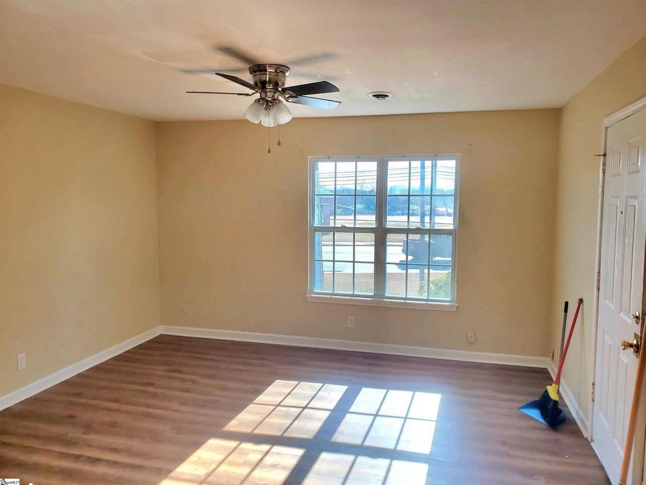 713 E Curtis St #19 - Photo 6 of 19