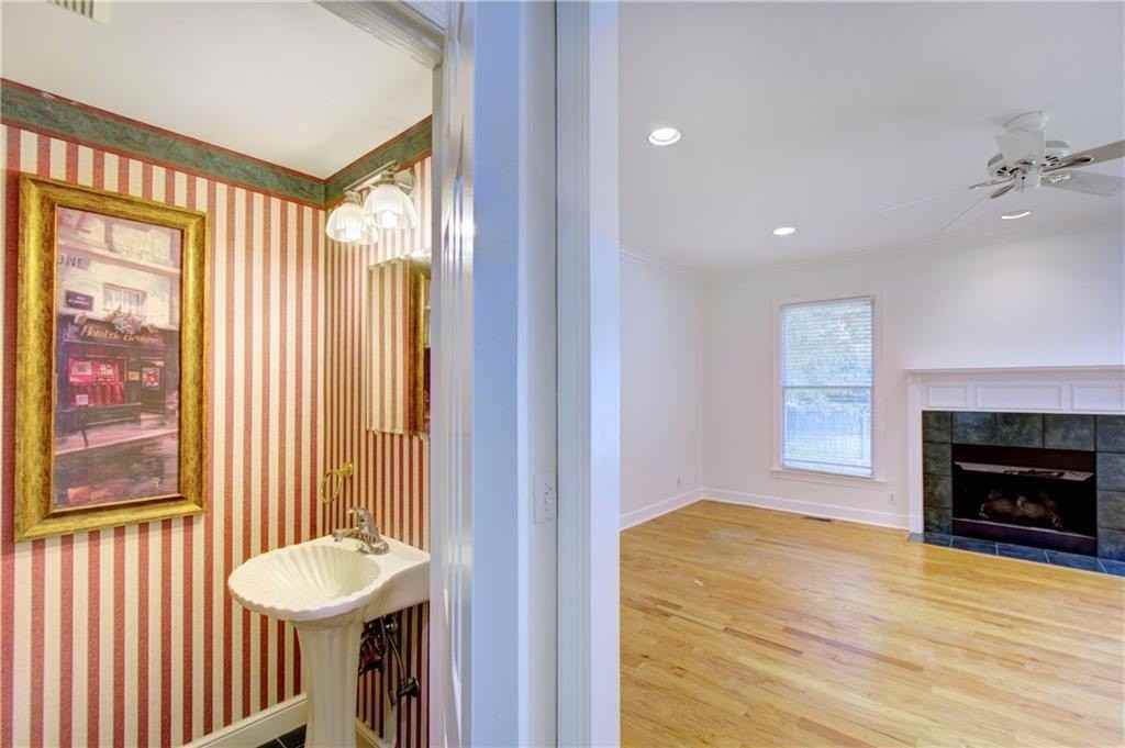 112 Newfield St - Photo 7 of 31