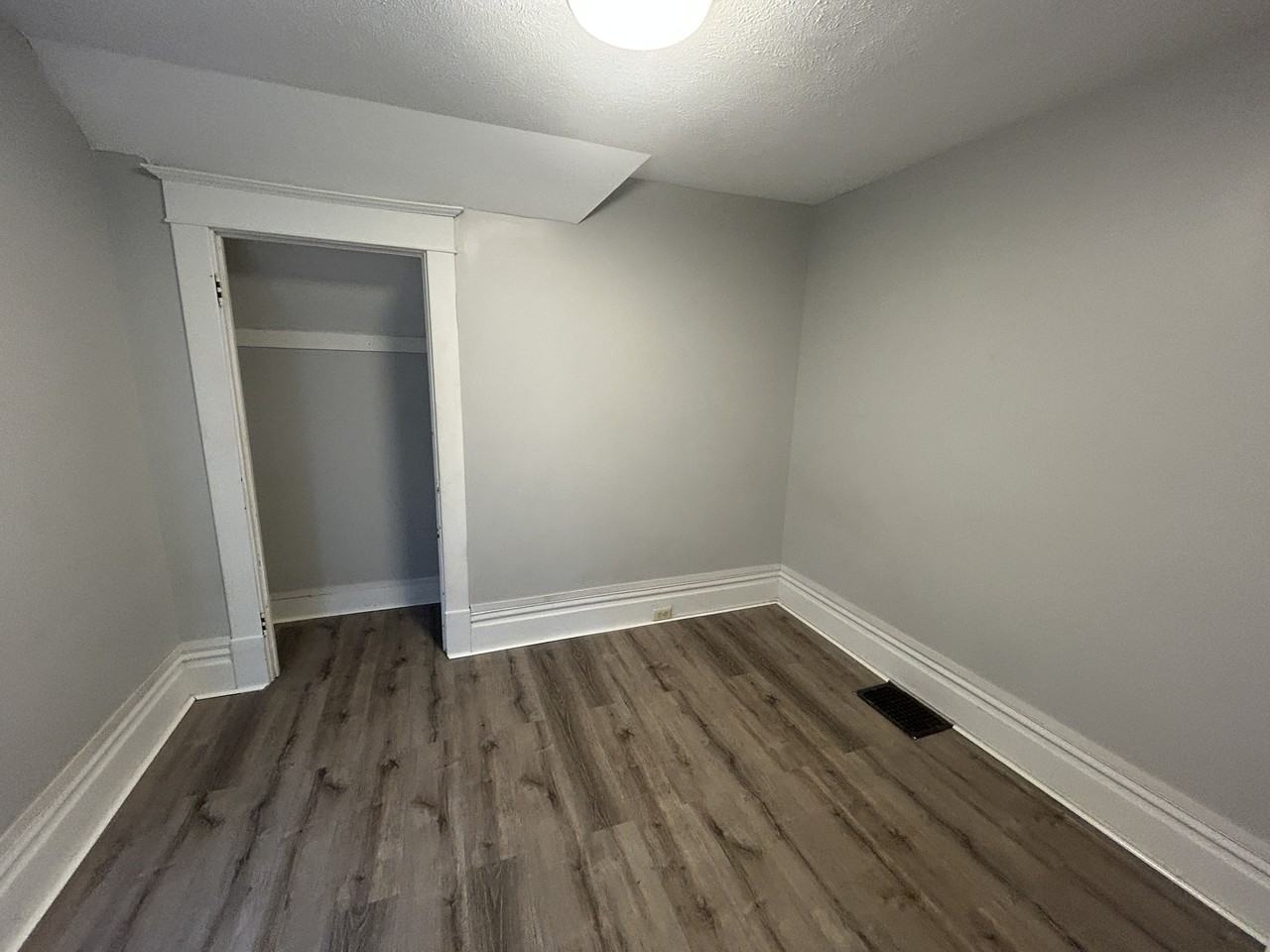 300 1/2 West 13th Street - Photo 3 of 11