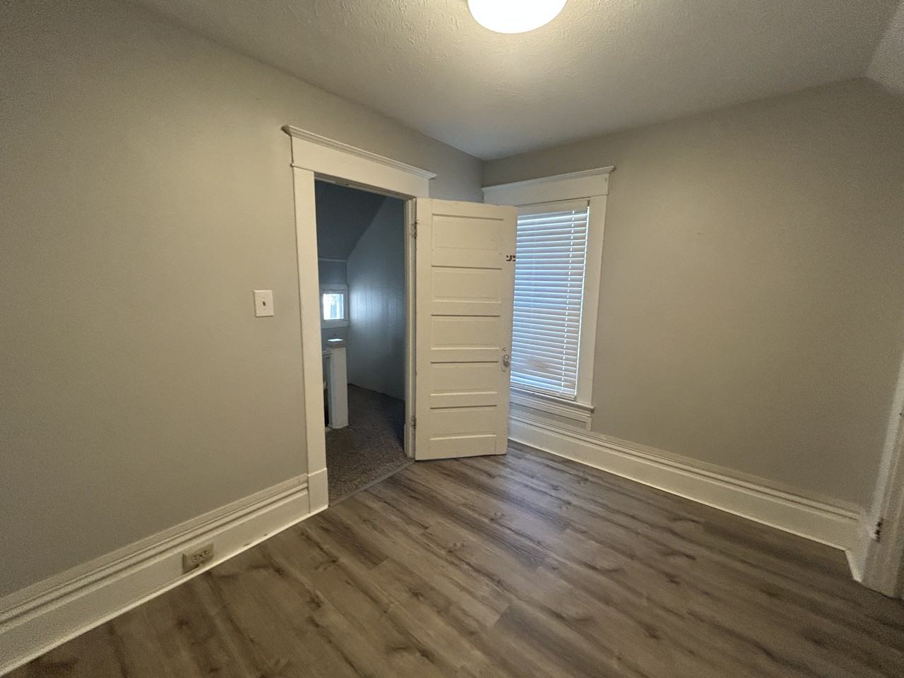 300 1/2 West 13th Street - Photo 4 of 11