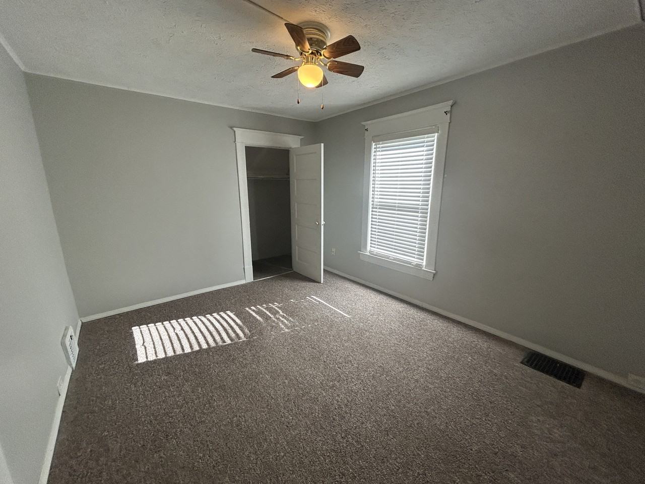 300 1/2 West 13th Street - Photo 5 of 11