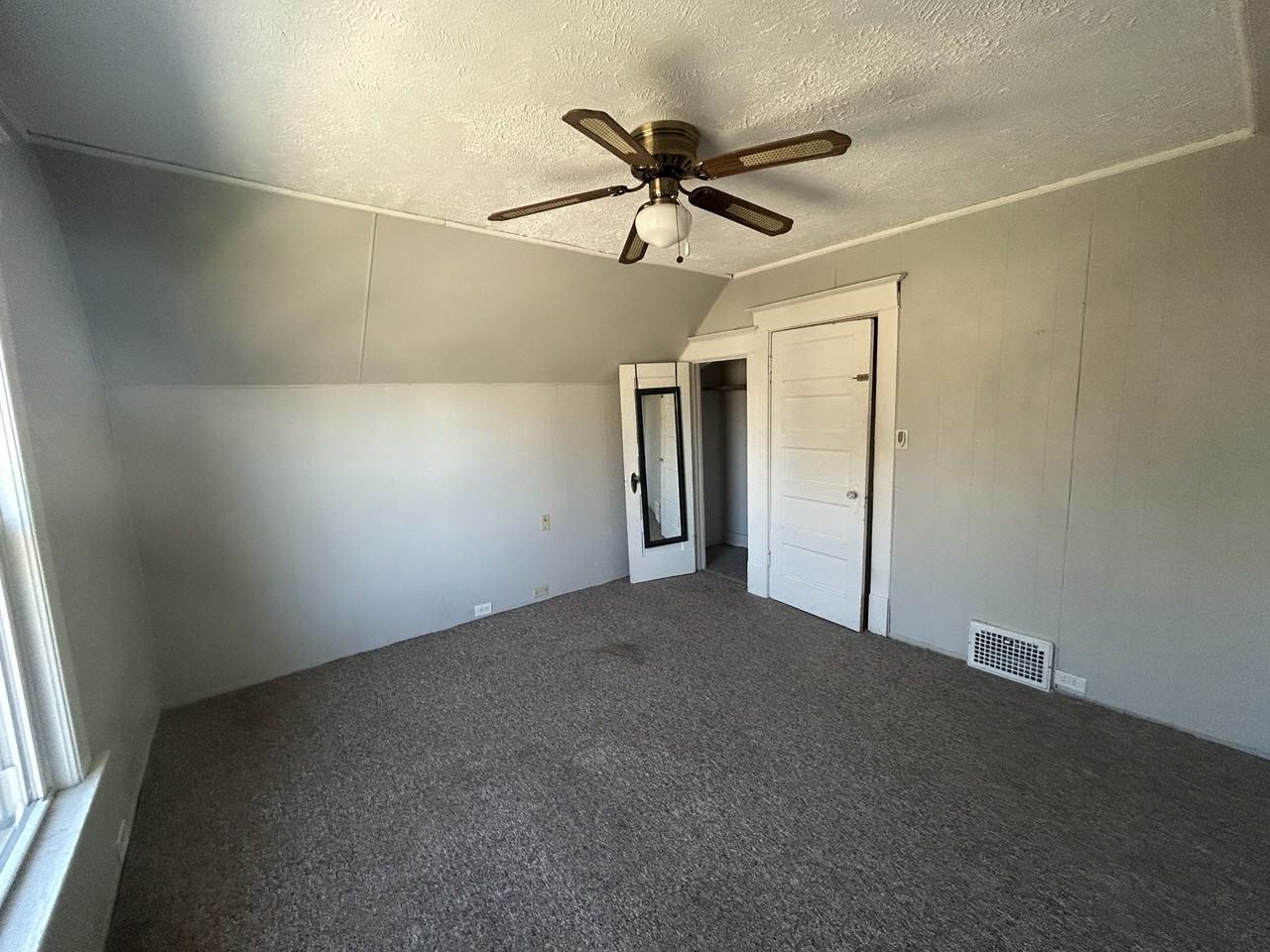 300 1/2 West 13th Street - Photo 7 of 11