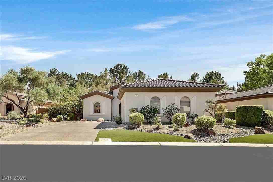 11 Fountainhead Cir - Photo 3 of 39