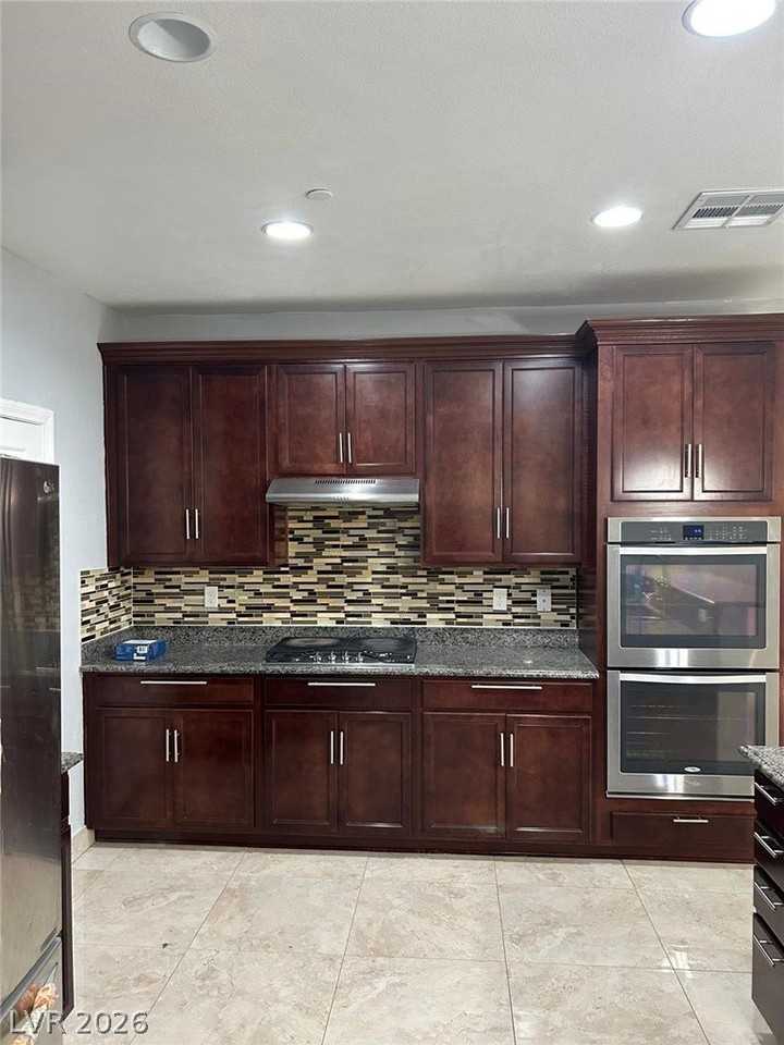1125 Echo Pass St - Photo 4 of 26