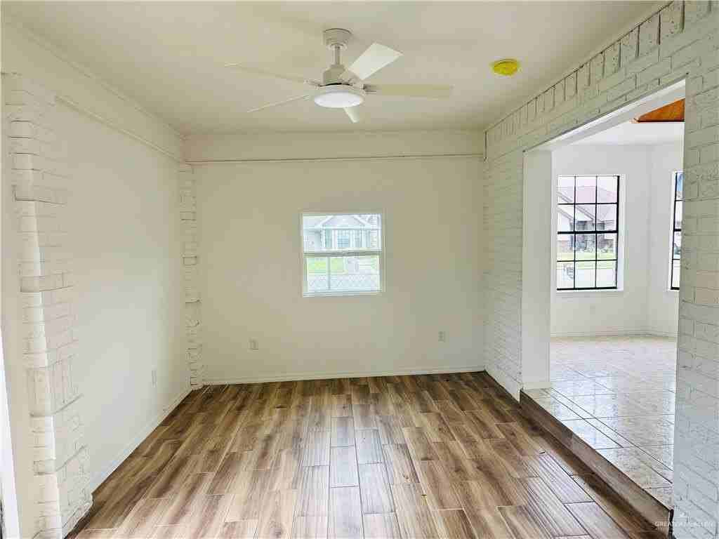 203 Encino Dr - Photo 4 of 12